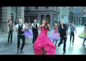 Ejercicio de inglés con la canción Put Your Hearts Up de Ariana Grande | Recurso educativo 123691